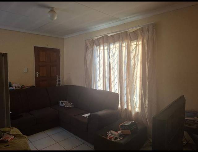 2 BEDROOM HOUSE FOR SALE IN MAHUBE VALLEY